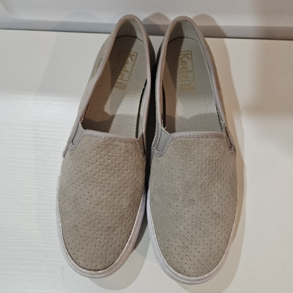 Keds | Women's Light Gray Double Decker Suede Sneakers | US 7